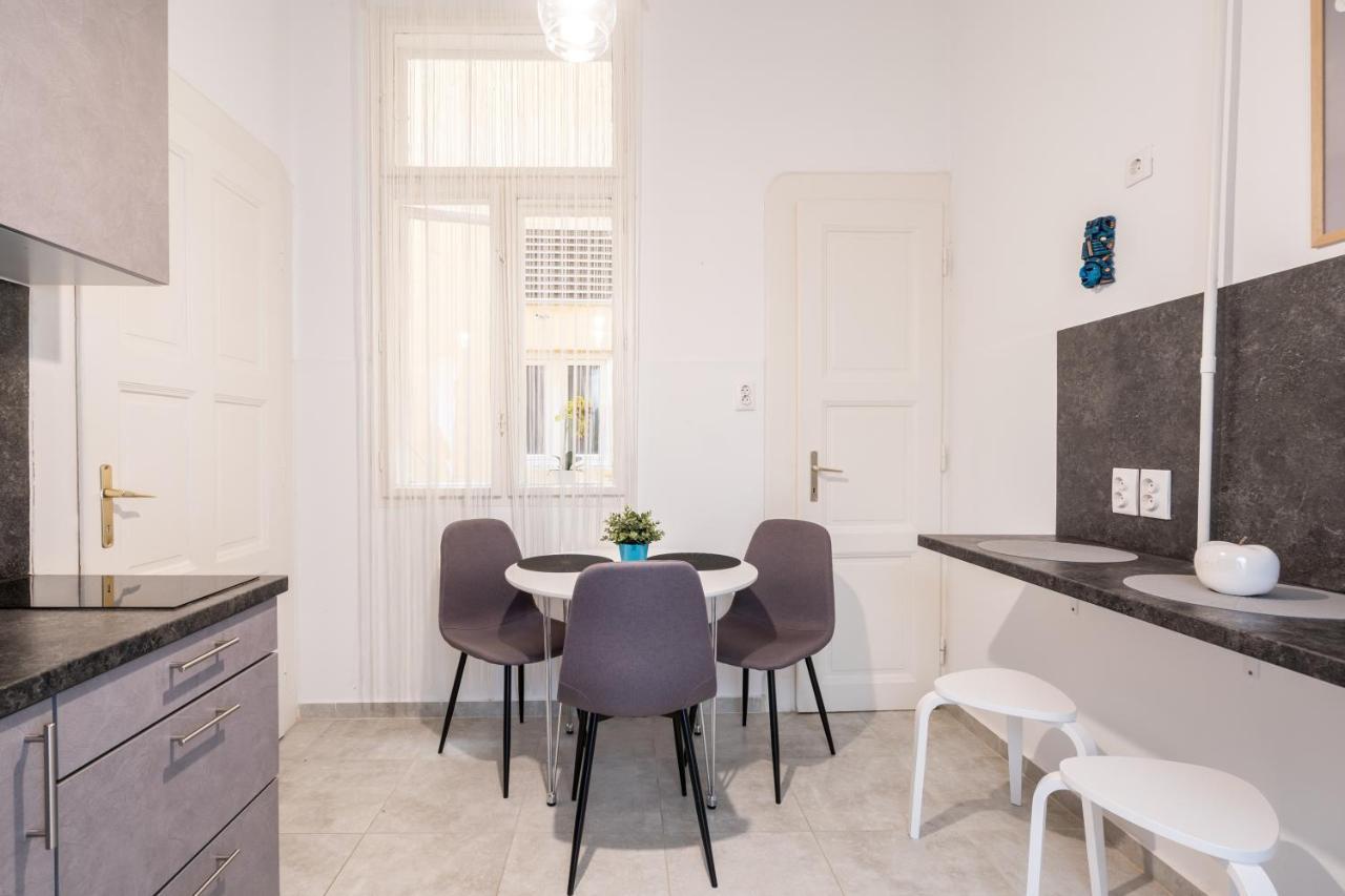 The White House Apartment Budapeste Exterior foto
